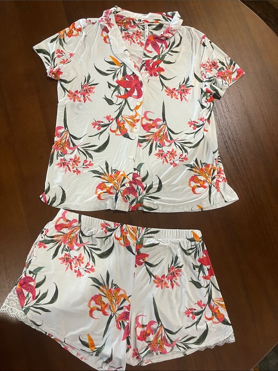 Soma Other - *MATCHING SET* Soma White Button-Front Floral Short Sleeve Pajama Set